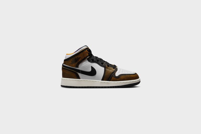 AirJordan1MidSE GS Black Taxi White Sail DQ8418 0714