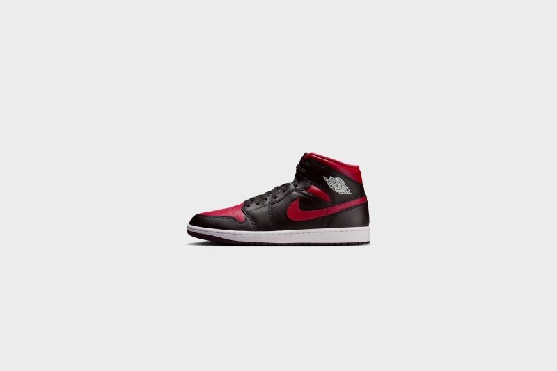 AirJordan1Mid Black VarsityRed SummitWhite DQ8426 0671