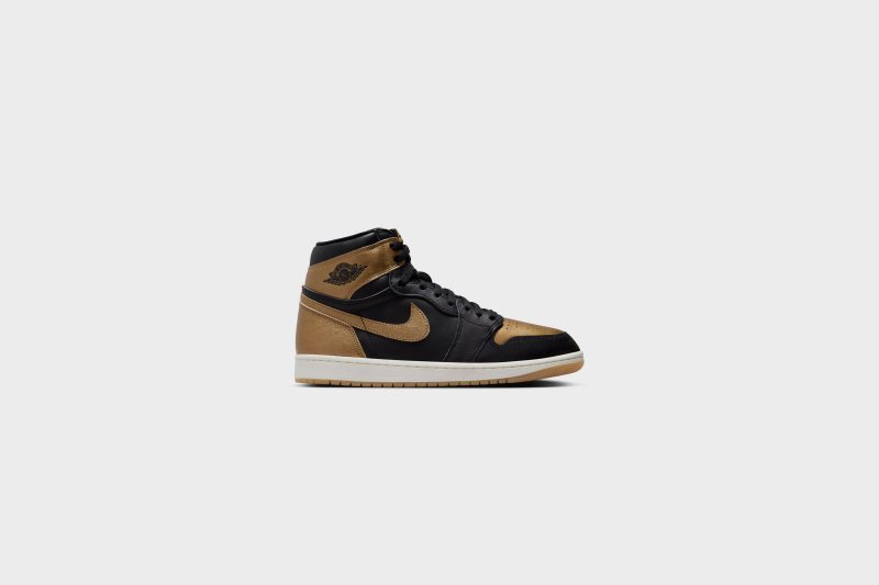 AirJordan1RetroHighOG Black MetallicGold Sail DZ5485 0714