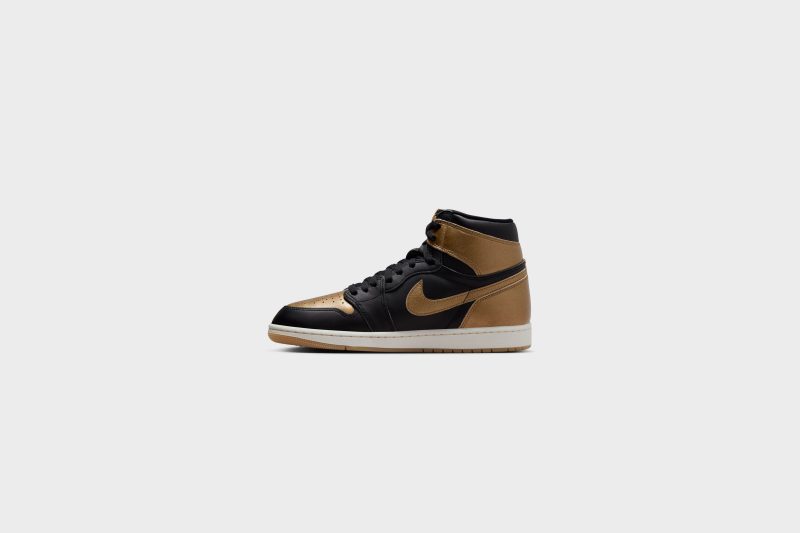 AirJordan1RetroHighOG Black MetallicGold Sail DZ5485 0715