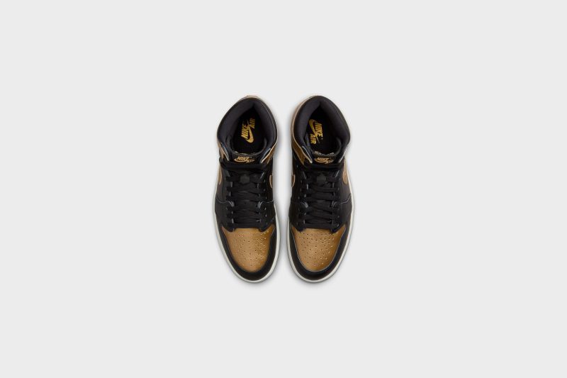 AirJordan1RetroHighOG Black MetallicGold Sail DZ5485 0717