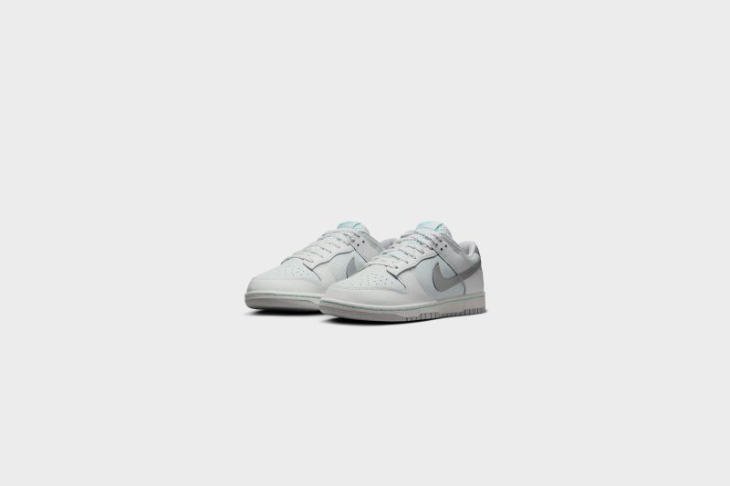 NikeDunkLowRetroSE SummitWhite MetallicSilver HQ3619 1212