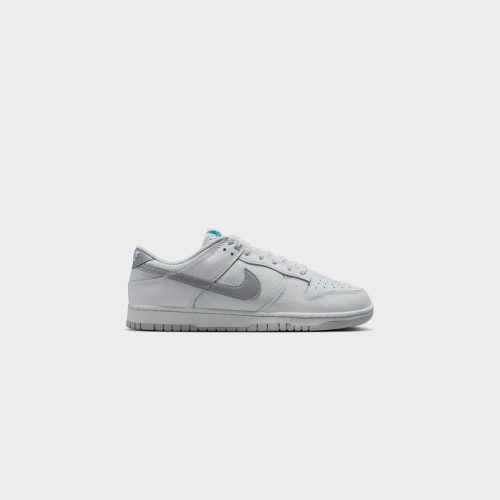 NikeDunkLowRetroSE SummitWhite MetallicSilver HQ3619 1214