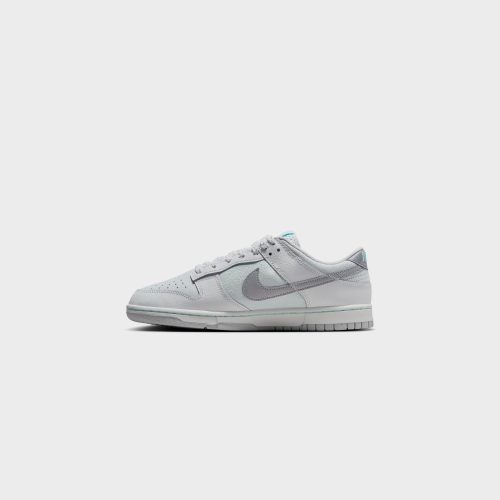 NikeDunkLowRetroSE SummitWhite MetallicSilver HQ3619 1215