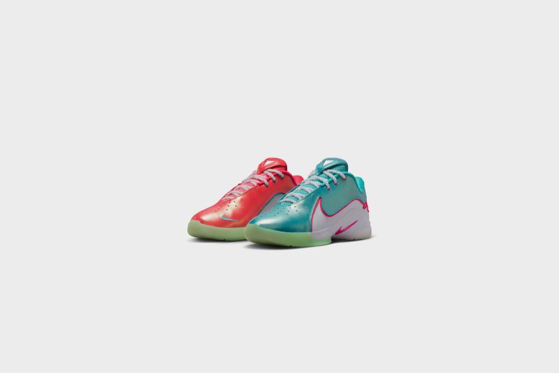 NikeLeBronXXIIXMAS SolarRed White VaporGreen DustyCactus 2