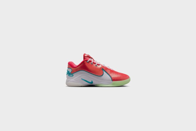 NikeLeBronXXIIXMAS SolarRed White VaporGreen DustyCactus 4