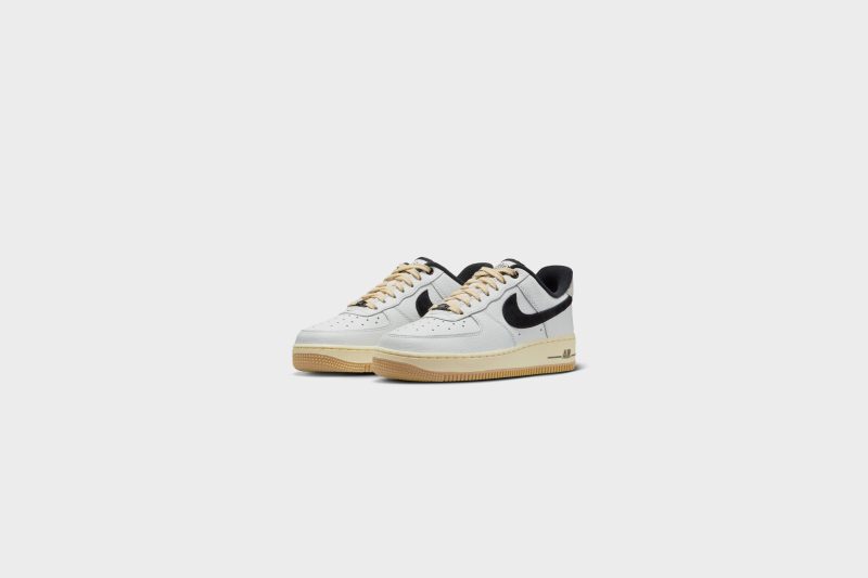 WMNSNikeAirForce1 07LX SummitWhite Black Muslin DR0148 1012