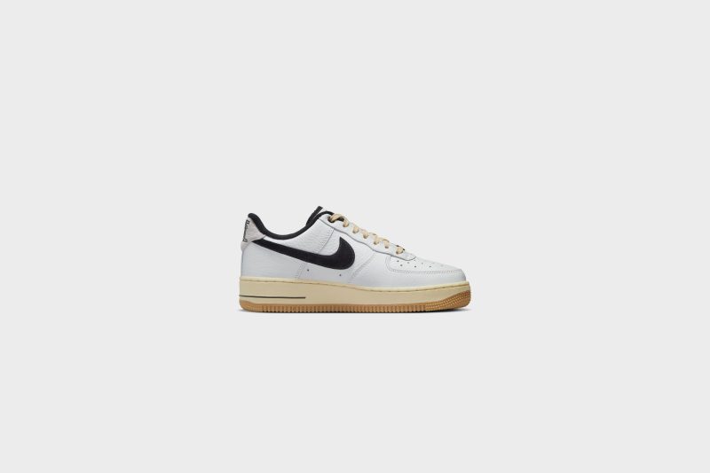 WMNSNikeAirForce1 07LX SummitWhite Black Muslin DR0148 1013