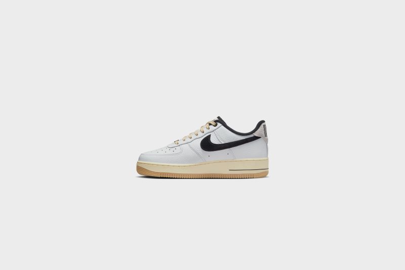 WMNSNikeAirForce1 07LX SummitWhite Black Muslin DR0148 1015