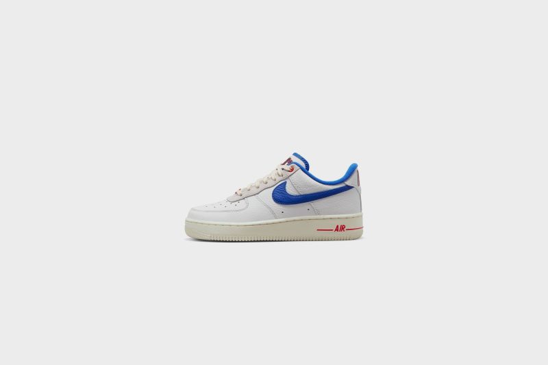 WMNSNikeAirForce1 07LX SummitWhite HyperRoyal DR0148 1001