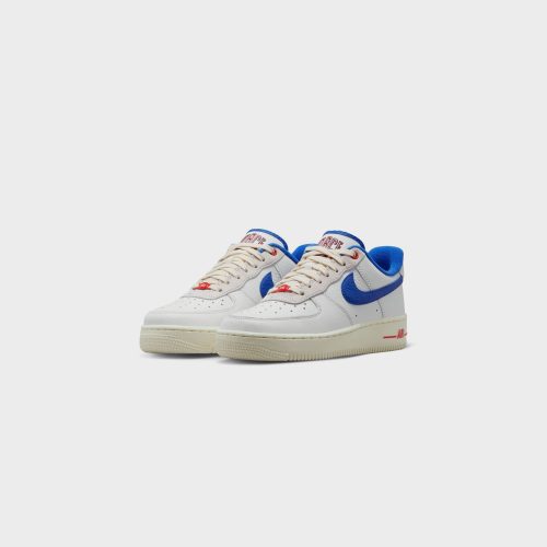 WMNSNikeAirForce1 07LX SummitWhite HyperRoyal DR0148 1002