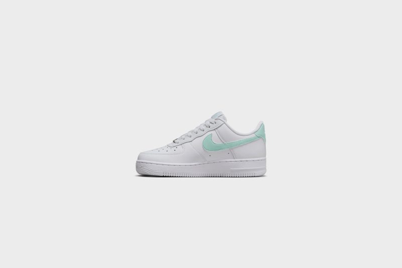 WMNSNikeAirForce1 07 White JadeIce DD8959 1135