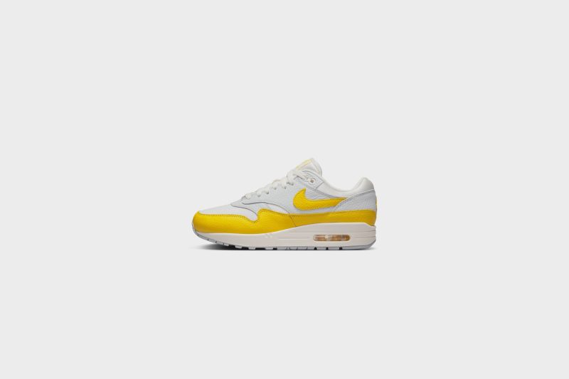 WMNSNikeAirMax1 PhotonDust TourYellow DX2954 0011