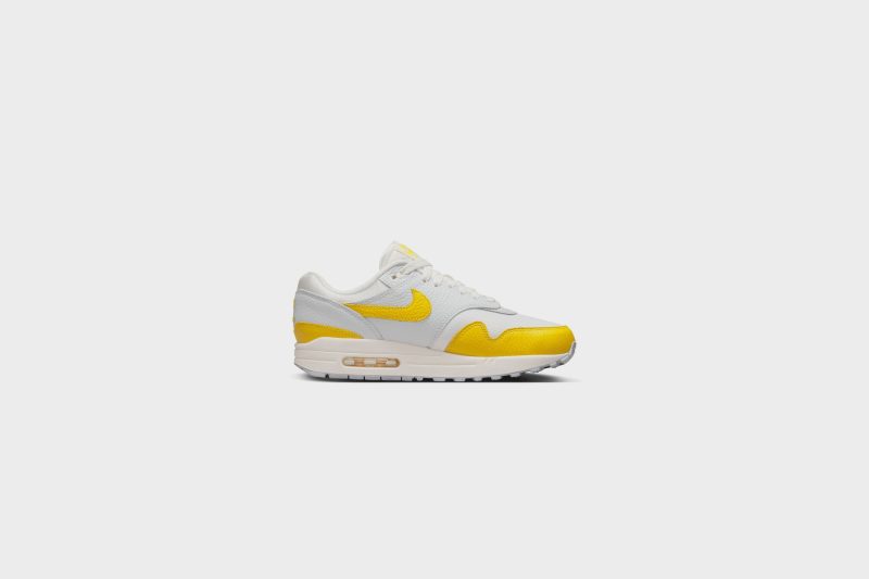 WMNSNikeAirMax1 PhotonDust TourYellow DX2954 0013