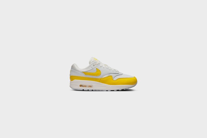 WMNSNikeAirMax1 PhotonDust TourYellow DX2954 0014